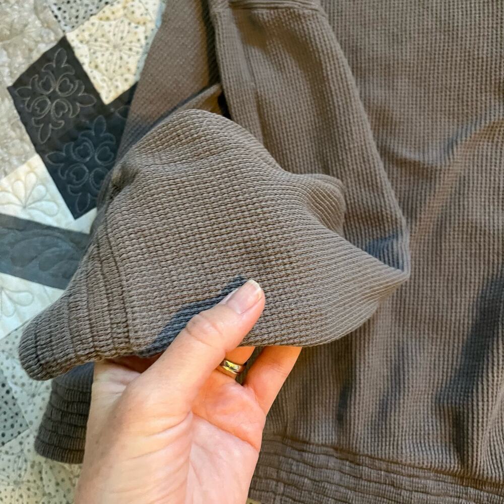 Pact Organic Cotton. Gray Hoodie with White Drawstrings. - Picture 6 of 9